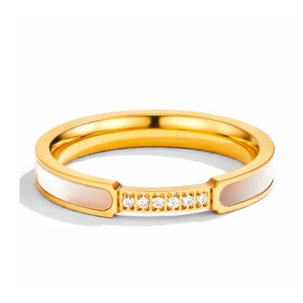 18K Gold PVD Ring with Crystal Accents Waterproof Hypoallergenic Size 6 NEW
